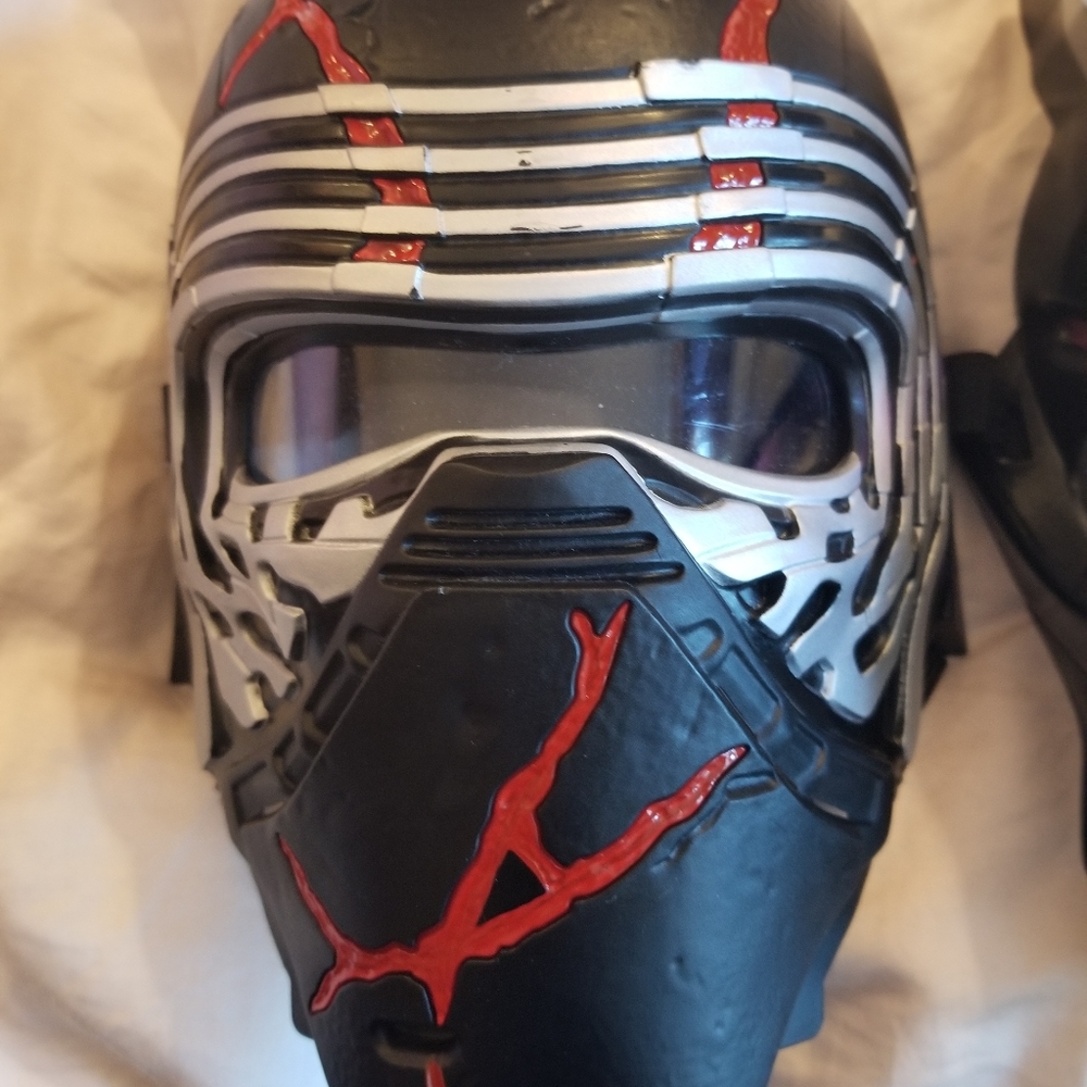 Cool playtime mask! Star wars light up mask.